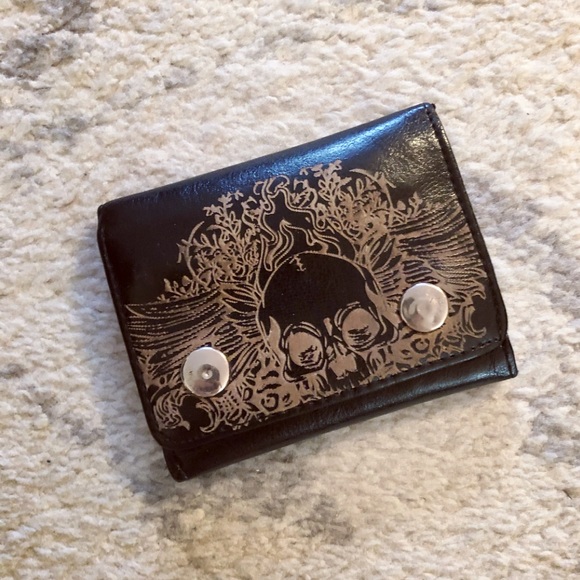 skull trifold wallet